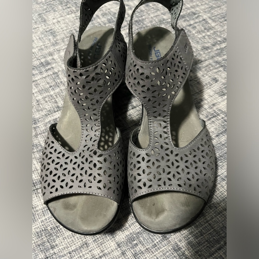 JBU gray sandals.